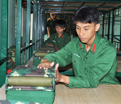 TRƯỜNG MẦM NON HOA BAN TỔ CHỨC CHO TRẺ THĂM QUAN DOANH TRẠI BỘ ĐỘI